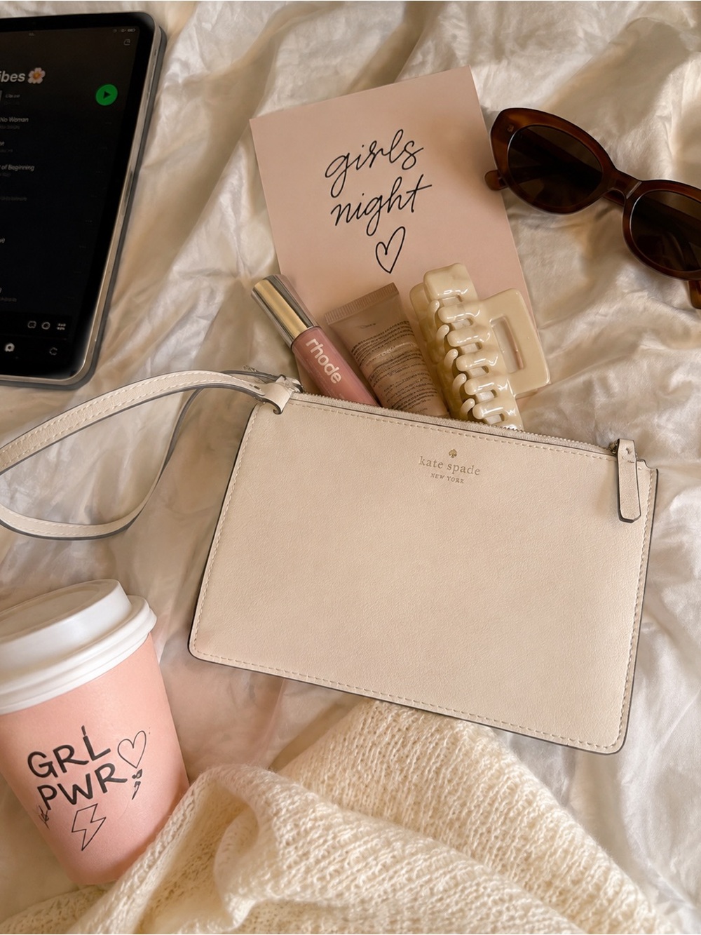Kate Spade New York Off-White Leather Wristlet Pouch Clutch